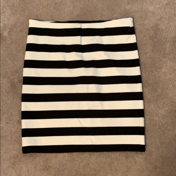 LOFT Dresses & Skirts - Striped Pull On Skirt